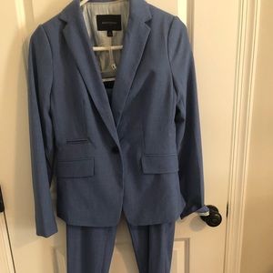 Women’s Banana Republic Suit. Jacket 4, pants 6. Cornflower blue.